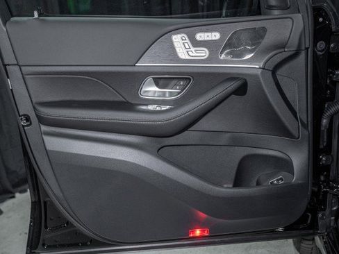 Certified 2025 Mercedes-Benz GLS 450 4MATIC image 11
