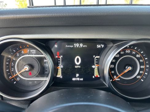 Used 2023 Jeep Wrangler Unlimited Sahara AWD/4WD image 12