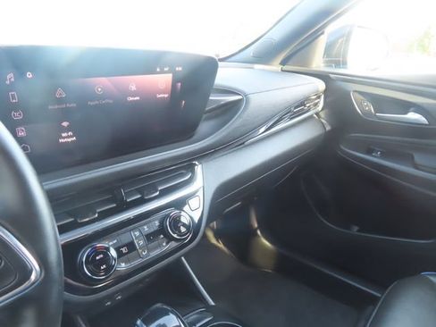 Used 2025 Buick Envista Sport Touring w/ Convenience I Package FWD image 35