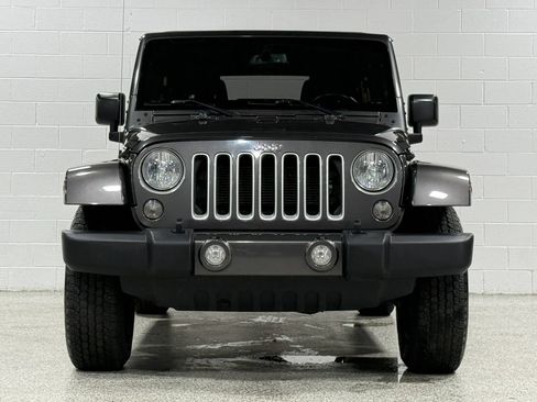 Used 2016 Jeep Wrangler Unlimited Sahara w/ Connectivity Group AWD/4WD image 3