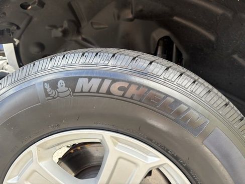 Used 2022 Jeep Gladiator Sport image 12