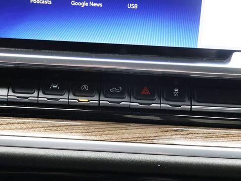 Used 2023 Chevrolet Silverado 1500 LT image 24