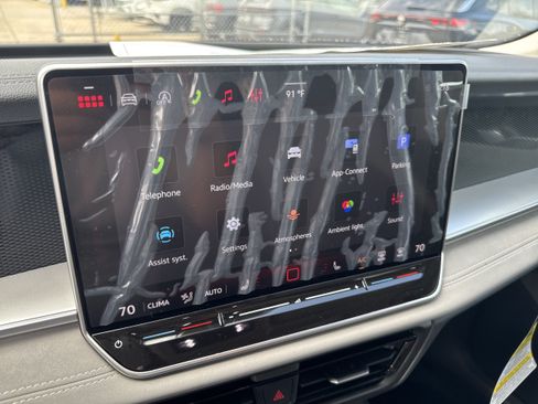 New 2026 Volkswagen Tiguan SE FWD image 27