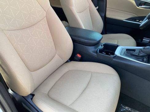 Certified 2025 Toyota RAV4 XLE w/ Convenience Package FWD image 16
