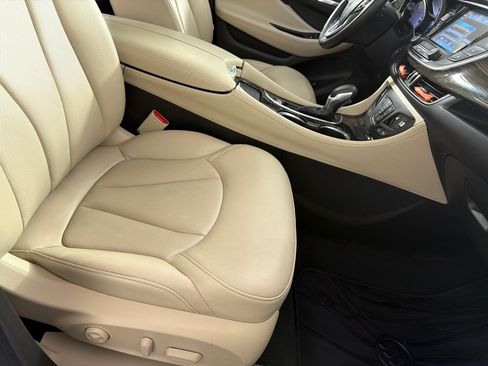 Used 2019 Buick Envision Essence FWD image 23