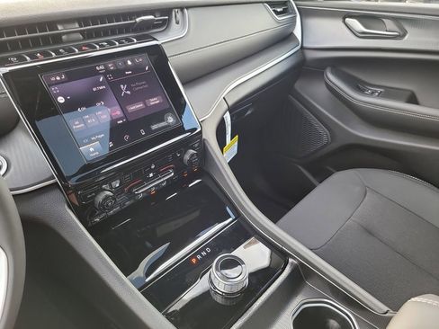 New 2025 Jeep Grand Cherokee Laredo X image 20