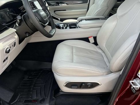 Used 2022 Jeep Wagoneer Series III AWD/4WD image 18