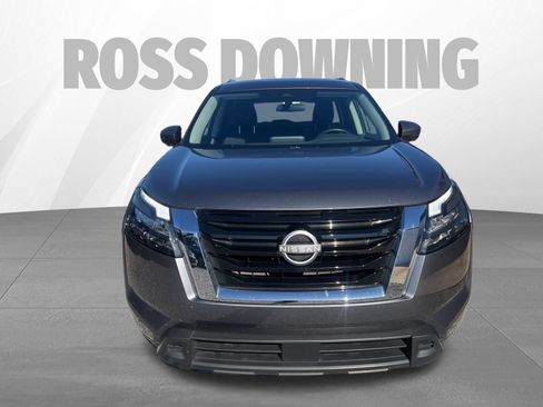 Used 2024 Nissan Pathfinder SV image 2