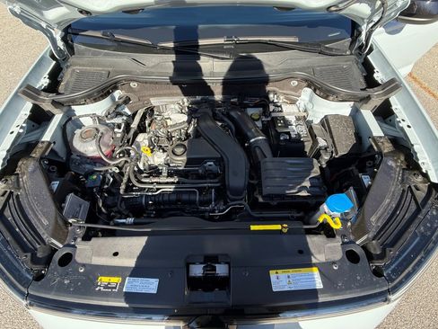 New 2026 Volkswagen Taos SE image 16