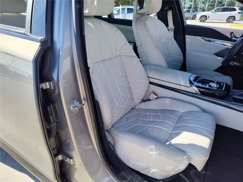 Certified 2023 BMW 740i 740i w/ Executive Package image 21