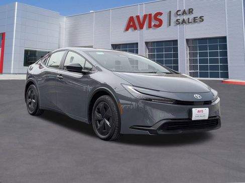 Used 2025 Toyota Prius LE image 9