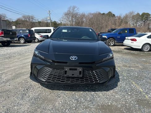 Used 2025 Toyota Camry SE image 8