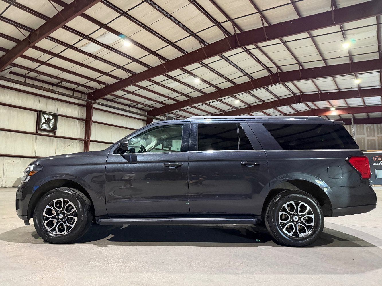 Used 2024 Ford Expedition Max XLT RWD image 8