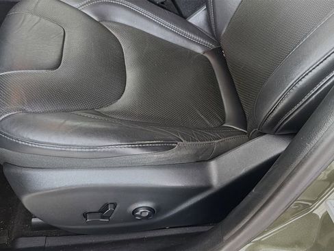 Used 2019 Jeep Cherokee Limited FWD image 21