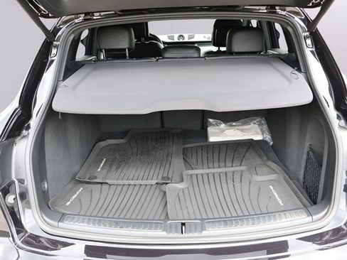 Certified 2024 Porsche Macan w/ Premium Plus Package AWD/4WD image 17