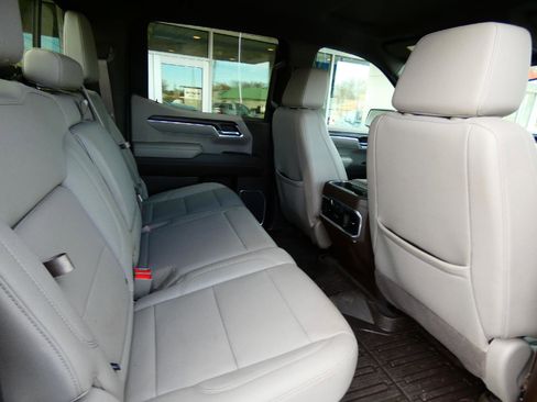 Used 2023 GMC Sierra 1500 SLT w/ SLT Premium Plus Package image 16