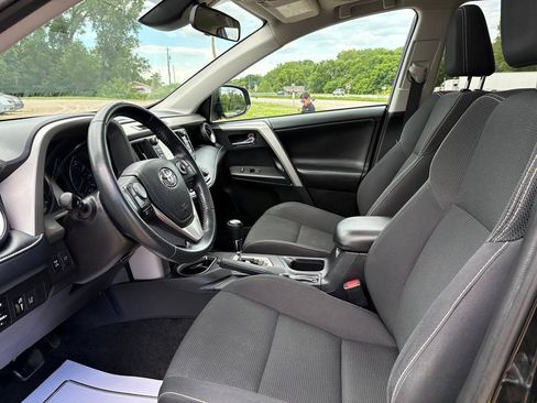 Used 2018 Toyota RAV4 XLE AWD/4WD image 6