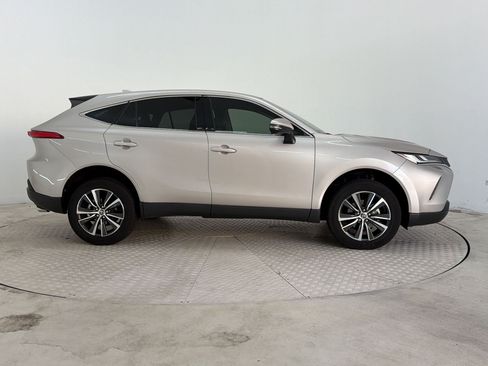 Used 2023 Toyota Venza LE AWD/4WD image 8