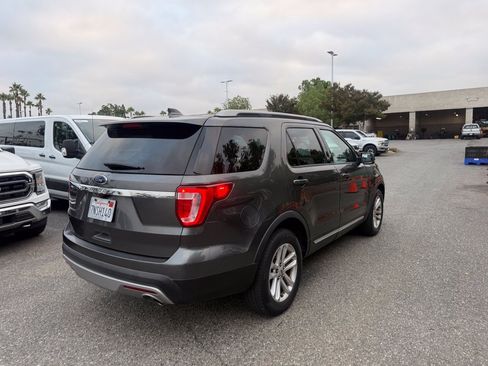 Used 2016 Ford Explorer XLT w/ Equipment Group 202A FWD image 3
