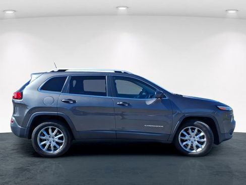 Used 2018 Jeep Cherokee Limited image 5