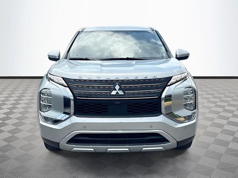 Used 2024 Mitsubishi Outlander SE FWD image 2