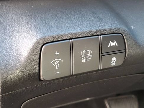 Used 2023 Hyundai Elantra Limited FWD image 9