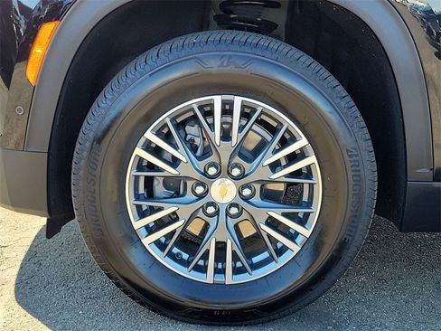 Used 2025 Chevrolet Traverse LT w/ Enhanced Driving Package image 32