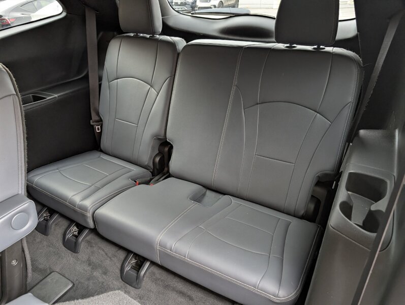 Used 2022 Buick Enclave Premium AWD/4WD image 27
