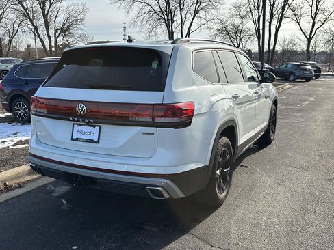 Used 2025 Volkswagen Atlas Peak Edition SE image 7