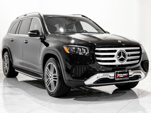 Used 2024 Mercedes-Benz GLS 450 4MATIC image 3
