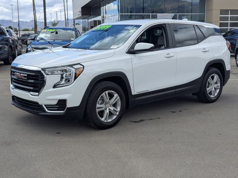 Used 2024 GMC Terrain SLE FWD image 5