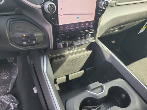 New 2026 RAM 2500 Big Horn AWD/4WD image 18