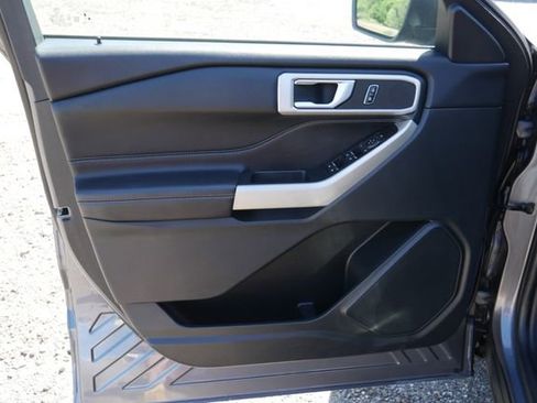 Used 2022 Ford Explorer XLT w/ Equipment Group 202A AWD/4WD image 14