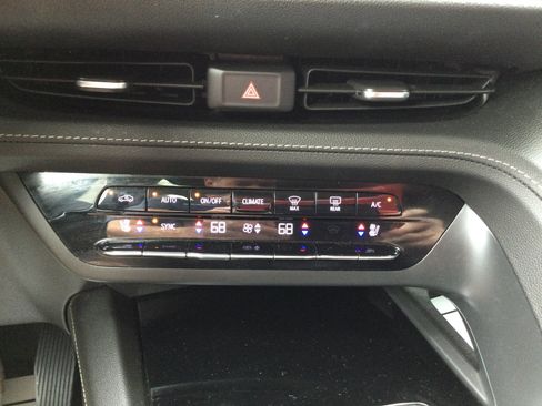 Used 2023 Buick Envision Avenir AWD/4WD image 20