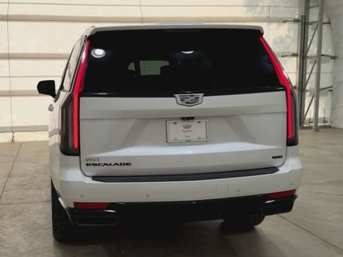 Used 2021 Cadillac Escalade Sport w/ LPO, ONYX Package AWD/4WD image 3