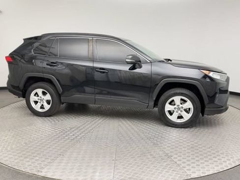 Used 2019 Toyota RAV4 XLE AWD/4WD image 9