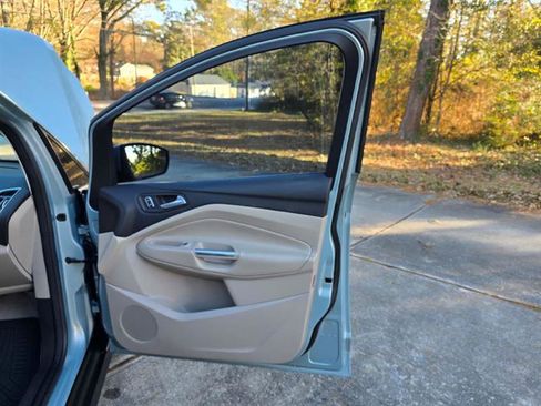 Used 2013 Ford C-MAX SEL image 17