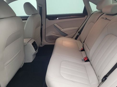 Used 2020 Volkswagen Passat 2.0T SEL image 18