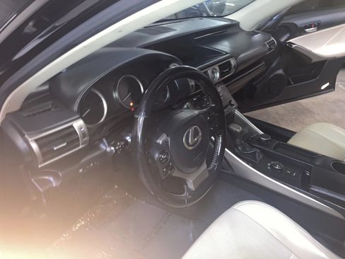 Used 2016 Lexus IS 200t RWD image 34
