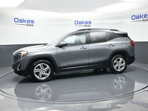 Used 2020 GMC Terrain SLE w/ Driver Convenience Package image 4