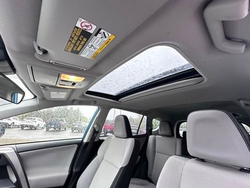Used 2017 Toyota RAV4 XLE AWD/4WD image 13