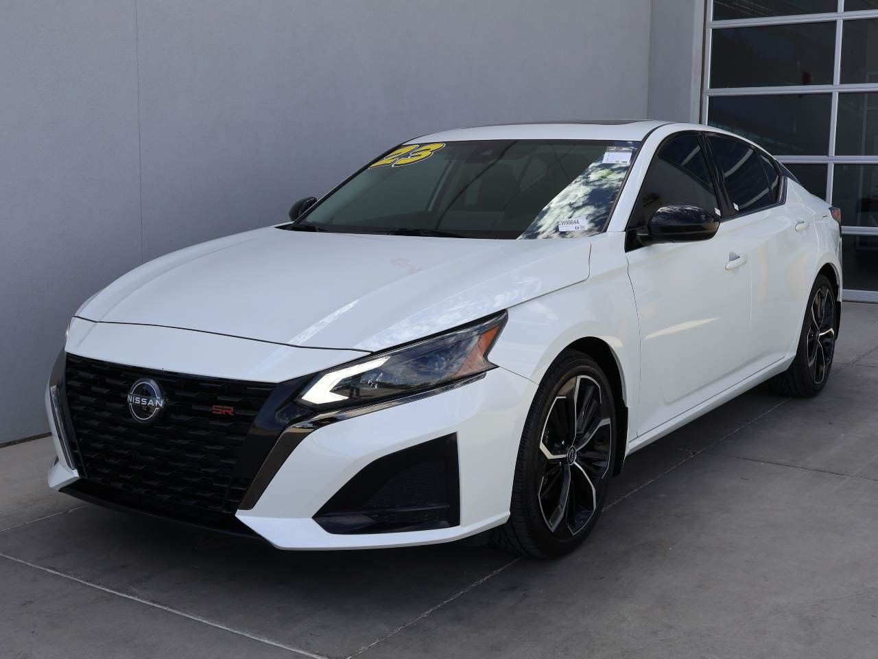 Used 2023 Nissan Altima 2.5 SR w/ SR Premium Package FWD image 1