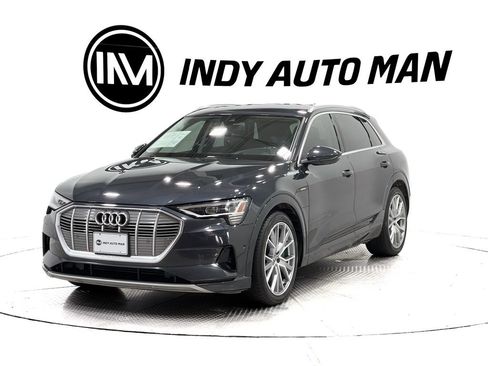 Used 2019 Audi e-tron Prestige w/ Prestige Package image 8
