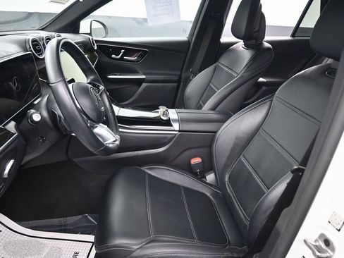 Used 2024 Mercedes-Benz GLC 300 4MATIC image 24