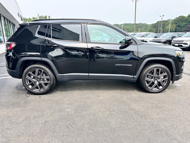 New 2025 Jeep Compass Limited w/ Sun & Sound Group AWD/4WD image 4