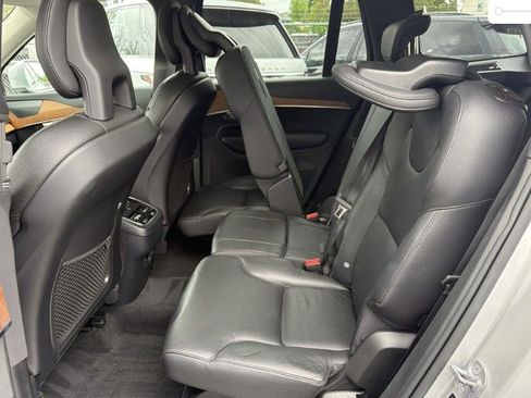 Used 2022 Volvo XC90 T6 Momentum w/ Advanced Package AWD/4WD image 5