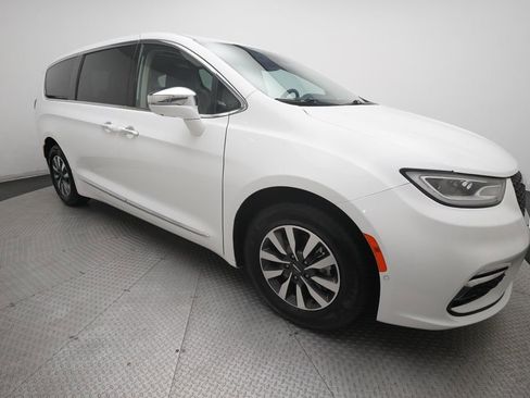 Used 2022 Chrysler Pacifica Limited FWD image 38