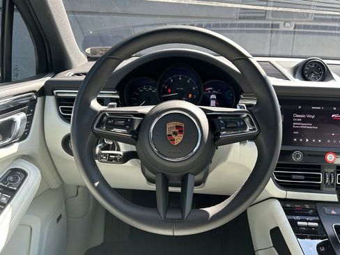 Certified 2026 Porsche Macan image 25