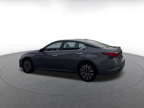 Used 2025 Nissan Altima 2.5 SV image 9