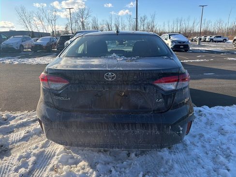 Used 2023 Toyota Corolla LE image 5